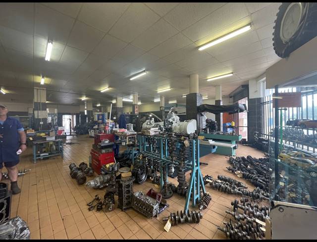 2,388M² RETAIL FOR SALE IN KRUGERSDORP WEST